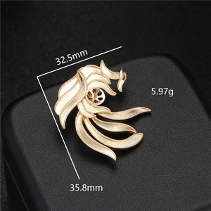 Macro view of gold-plated phoenix brooch components with dimensions and weight specs