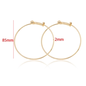Minimalistische vergulde 85mm grote oorringen met een verstelbare bolvormige sluiting