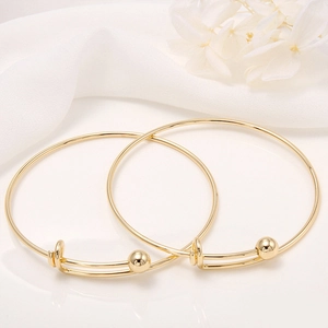 Handgemaakte verstelbare gouden armbanden met magnetische kogels en een gepolijste glans