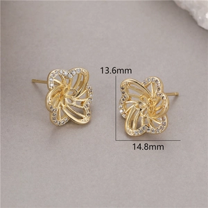 Makroaufnahme von 925 Silber Blumen-Ohrstecker Basis mit Maßen 13,6 mm x 14,8 mm
