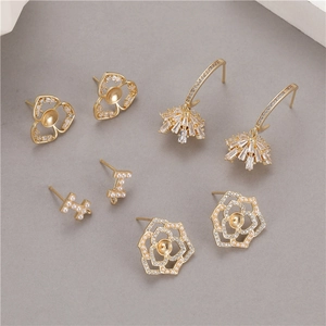 Elegante Kleeblatt Zirkon und Perlenblumen Anhänger für DIY Schmuckherstellung Gold
