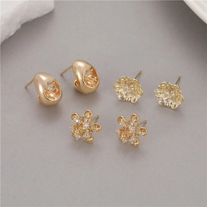 Drei Paar elegante Gold-Schneeflocken und Spitzen-Perlenohrring-Fassungen für DIY-Schmuck