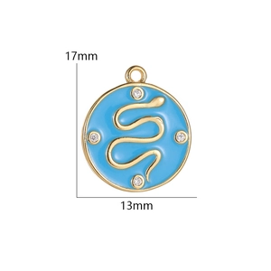 Détail du pendentif serpent doré 17x13mm avec émail bleu et incrustation de zircon