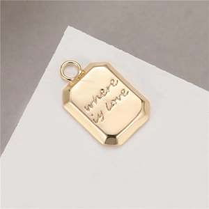 Pendentif rectangulaire plaqué or 14K avec gravure de la phrase where is love
