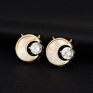 Colgante de luna en oro de 14K con nácar blanco e incrustación de cristal redondo