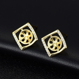 Goldene geometrische quadratische Ohrstecker mit Kristallen und Perlenhalterung DIY