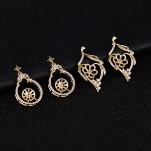 Colgante De Cobre Chapado En Oro De 14K Con Circonia Estrella Luna Corazón Flor Soporte De Collar Accesorio De Joyería Para Mujeres