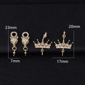 Détail des pendentifs DIY renard et couronne en or 14K avec oxydes de zirconium