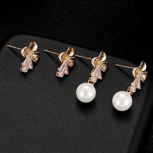 Elegantes pendientes de lazo con circón y perla en plata 925 bañada en oro