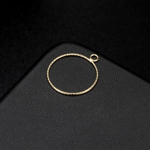 Elegante gouden gedraaide touwtextuur cirkelhanger met oogje voor DIY sieraden ontwerpen