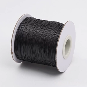 Detalle de cordón de algodón encerado negro de 1-2mm para creación de joyas artesanales