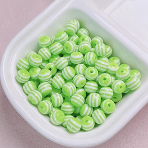 Macro di perline in resina a righe verde chiaro per gioielli fai-da-te e catene per telefoni