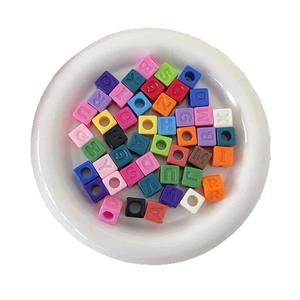Lot de perles carrées colorées en acrylique avec lettres pour bijoux et bracelets DIY