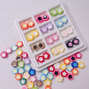 Colorful acrylic flower beads for DIY phone chains and keychains in a ceramic tray