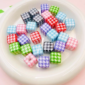 Cuentas cuadradas de acrílico de 14mm con patrón de pata de gallo para joyería artesanal