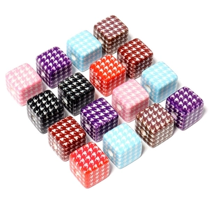 Cuentas de cubo de 14mm de acrílico con estampado de pata de gallo para bisutería DIY