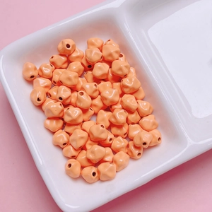 Detalle de cuentas de estrella en esmalte naranja de 7mm para joyería DIY y accesorios