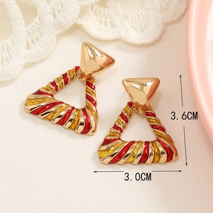 Orecchini a triangolo in oro vintage con motivi a spirale in smalto rosso e giallo