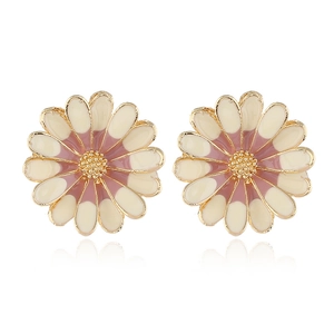Detail view of daisy flower stud earrings with pink and beige enamel and gold metal petals