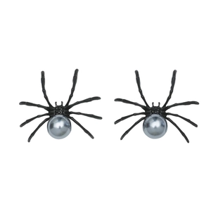 Elegantes pendientes de araña negra con perlas grises de estilo estético gótico