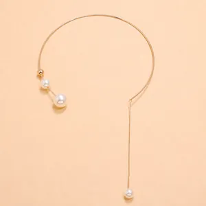 Minimalist gold metal collar necklace with pearls featuring 14cm inner diameter size