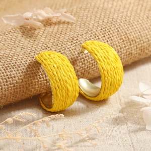 Fashionable bright yellow woven C-shaped earrings with gold metal base for summer vacations