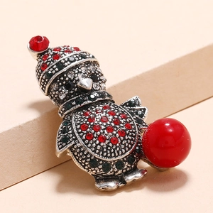 Sparkling penguin Christmas brooch with red rhinestones and imitation pearl decoration