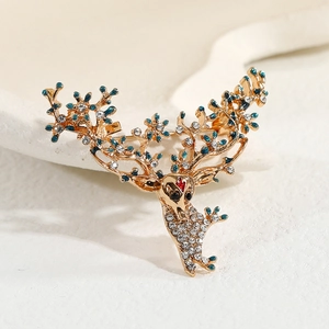 Broche renne luxueuse dorée avec cristaux étincelants et détails floraux bleus élégants
