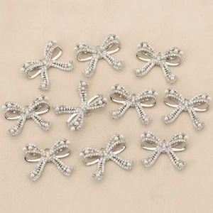 Silberner Schleifenanhänger mit Perlen und Kristallen 18k Gold DIY Schmuckzubehör