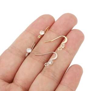 Flache geometrische Ohrhaken mit Zirkonia in Gold und Silber für DIY-Schmuckherstellung