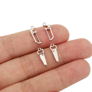 Pendentif scie ajourée plaqué or 18k pour projets de création de bijoux personnalisés