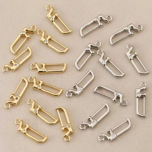 Pendentifs scie miniatures plaqués or et argent avec accents de strass blancs