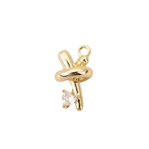 Polished 18K gold starfish pendant with sparkling heart-shaped zircon gemstone