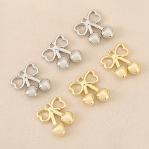 Colgantes de cereza y lazo pulidos en oro y plata para creación de joyas DIY
