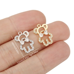 Ciondolo Orsetto Carino in Rame con Zirconia Intarsiata Fiocco Ciondoli per Creazione Gioielli Fai-da-te Collane Braccialetti