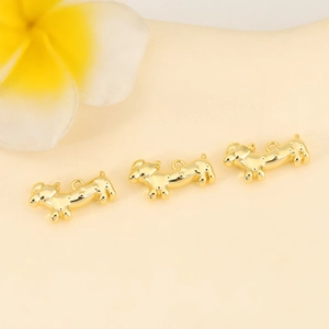 Trois breloques teckel plaquées or 18K pour la création de bijoux avec finition polie