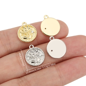 Vintage Rose Flower Pattern Round Plate Pendant Copper Gold Plated Rhinestone Relief Charm For DIY Jewelry Making Accessory