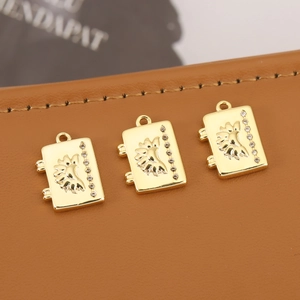 18K vergulde koperen boek hanger met zonnebloem reliëf en kleine witte strass steentjes