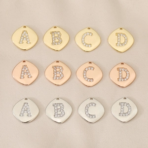 Pendentifs alphabet en cuivre plaqué or 18 carats avec zircons brillants en trois couleurs
