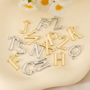 Ciondoli a lettera in rame placcato oro 18K oro e argento per creazione gioielli