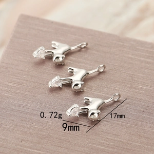 Ciondolo gatto con zircone a cuore in finitura argento per creazione gioielli fai-da-te