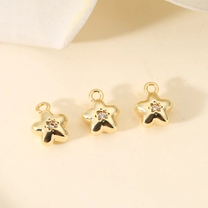 Tre ciondoli a stella placcati oro 18k con zirconi per la creazione di gioielli fai-da-te