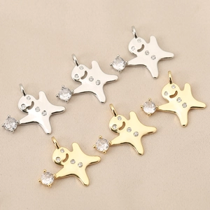 Pendentif en Cuivre Plaqué Or 18K Visage Souriant Bonhomme de Pain d'Épice Étoile Lune Avec Zirconia pour DIY Collier Bracelet Fabrication de Bijoux