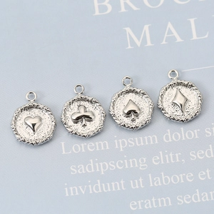 18K vergulde speelkaartsymbolen hangers met gehamerde afwerking voor DIY-sieraden