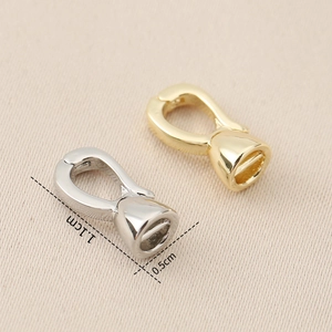 Detailed view of copper gold-plated jewelry clasps with dimensions 1.1cm x 0.5cm