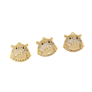 Drei goldene Tigerkopf-Anhänger mit weißen Zirkonia für DIY-Schmuckherstellung