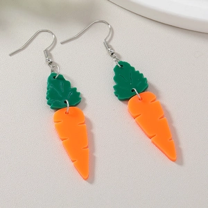 Boucles d'oreilles carotte de Pâques asymétriques en acrylique avec corps orange