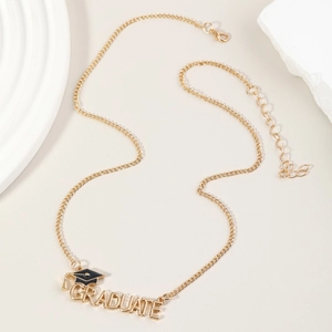 Gouden afstudeer ketting met GRADUATE hanger en zwarte academische baret bedel