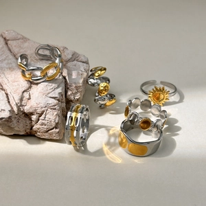Anillos retro de acero inoxidable bicolor oro y plata con diseño de cadena sobre piedra