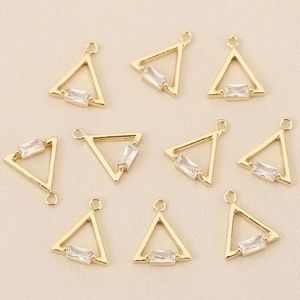 Set di 10 ciondoli geometrici a triangolo placcati oro con zirconi per gioielli fai da te